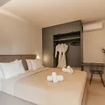 Villa Novel With Private Pool - Sleeps 14, By Zantewize *
