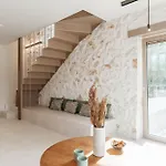 Villa Novel With Private Pool - Sleeps 14, By Zantewize *