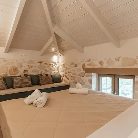 Novel With Private Pool, By Zantewize Βίλα Παντοκράτωρ