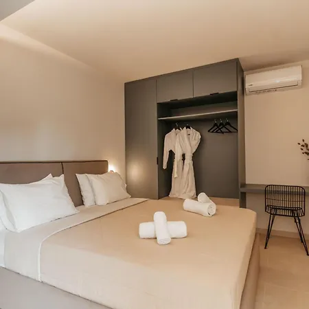 Villa Novel With Private Pool - Sleeps 14, By Zantewize *