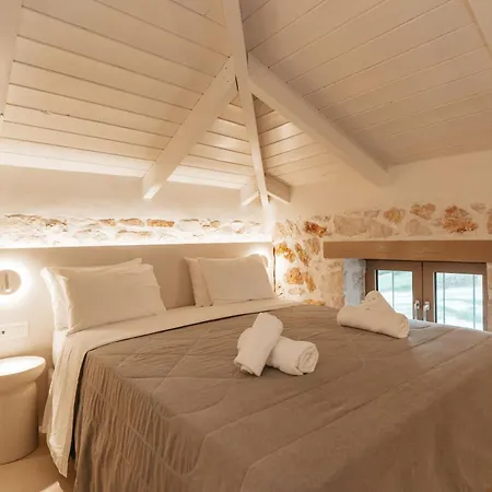 Villa Novel With Private Pool - Sleeps 14, By Zantewize *