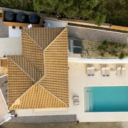 Novel With Private Pool - Sleeps 14, By Zantewize