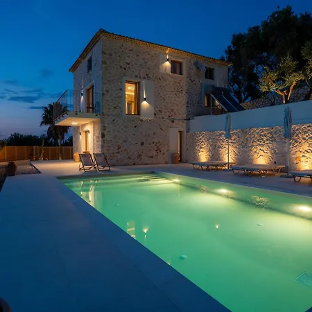 Novel With Private Pool - Sleeps 14, By Zantewize Villa