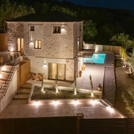 Villa Novel With Private Pool - Sleeps 14, By Zantewize *