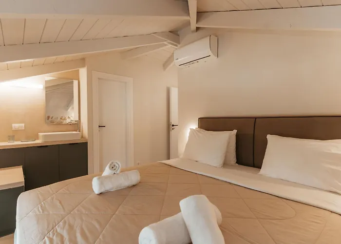 Novel With Private Pool, By Zantewize Παντοκράτωρ