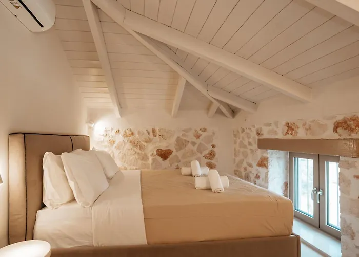 Novel With Private Pool, By Zantewize Βίλα