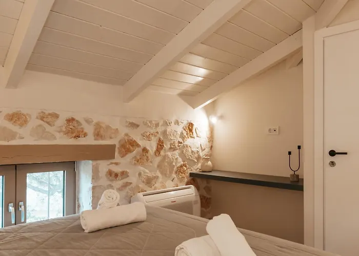 Novel With Private Pool, By Zantewize *